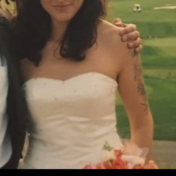 Wedding dress - Picture 4 of 10